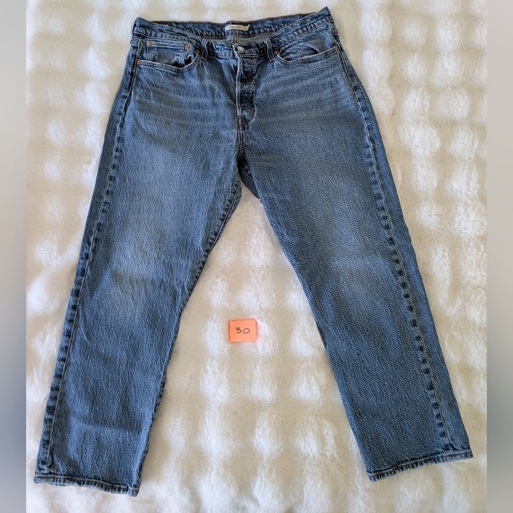 Levis Wedgie Straight Jeans // Medium Wash